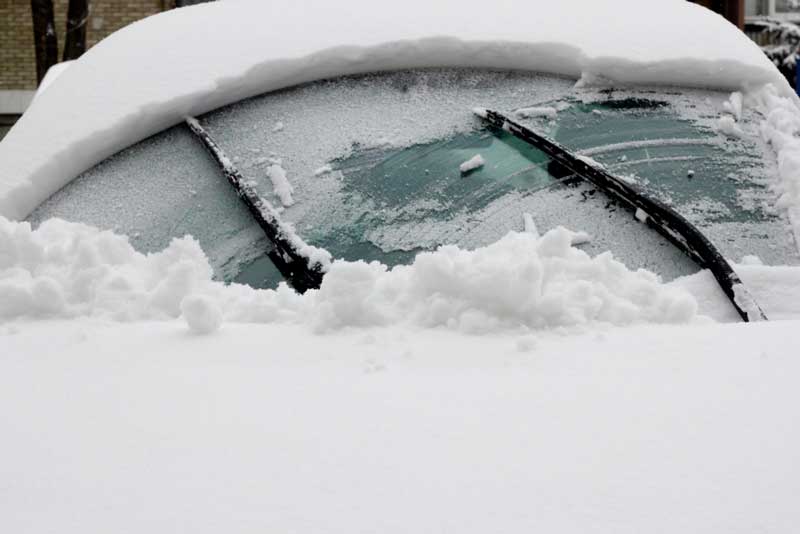 ClearFast® Icy car - Remove ice on windshield