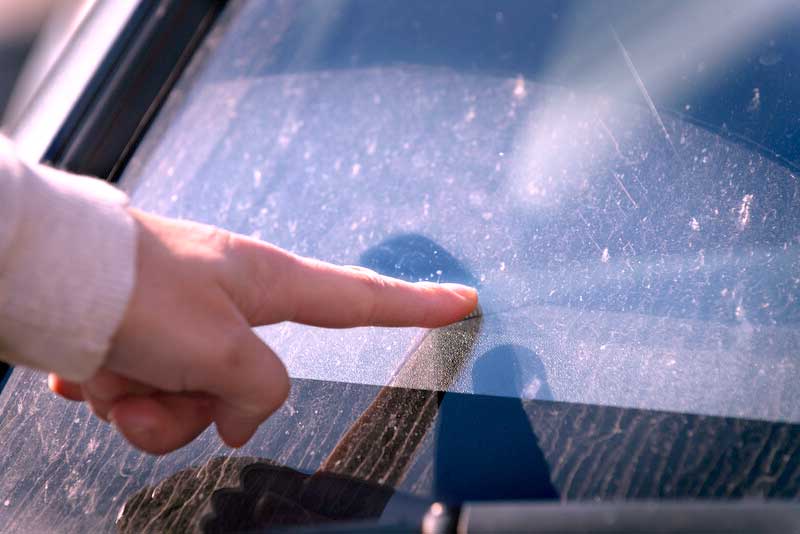 removes not only frost, snow, and ice but also dirt and debris from your windshield